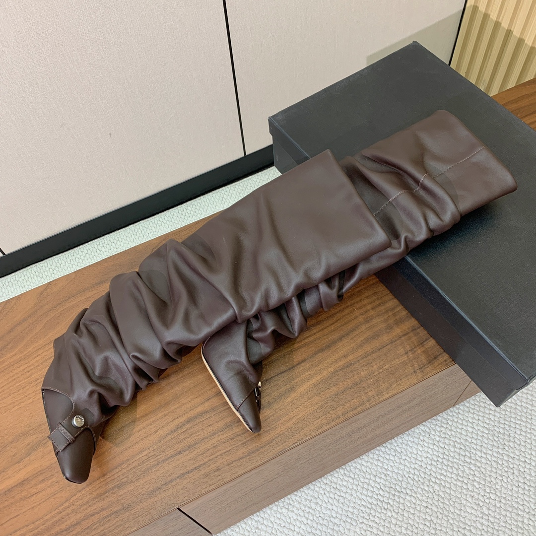 【The Attico】新品长靴。视觉盛宴、性感自由气质。面料牛皮，牛皮内里。真皮大底。跟高9.5cm码