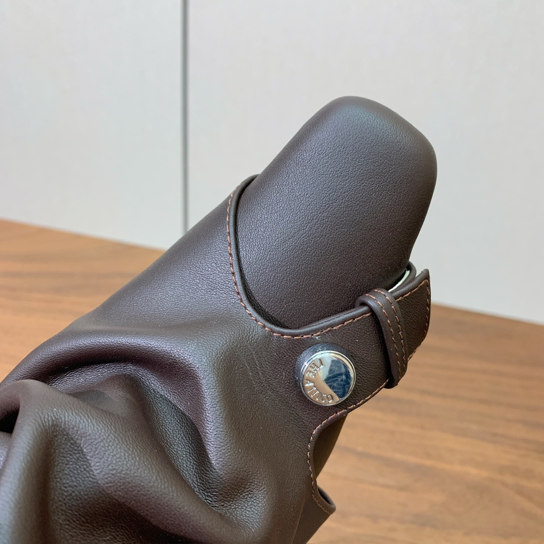 【The Attico】新品长靴。视觉盛宴、性感自由气质。面料牛皮，牛皮内里。真皮大底。跟高9.5cm码