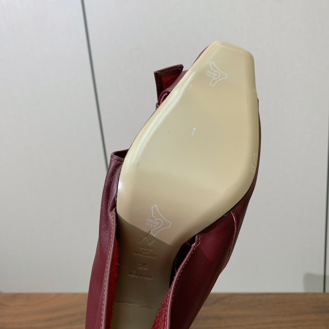 【The Attico】新品长靴。视觉盛宴、性感自由气质。面料牛皮，牛皮内里。真皮大底。跟高9.5cm码