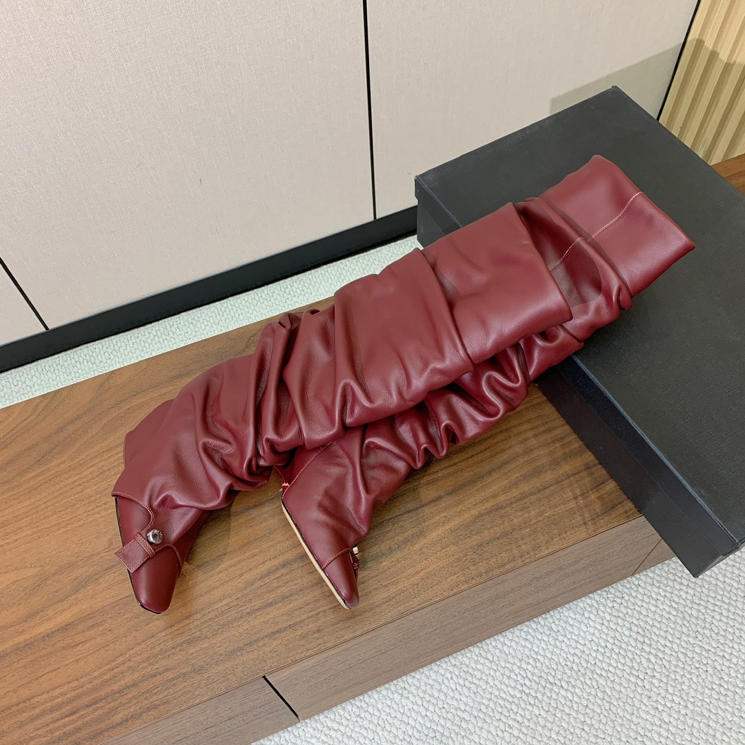 【The Attico】新品长靴。视觉盛宴、性感自由气质。面料牛皮，牛皮内里。真皮大底。跟高9.5cm码