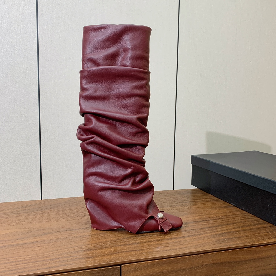 【The Attico】新品长靴。视觉盛宴、性感自由气质。面料牛皮，牛皮内里。真皮大底。跟高9.5cm码