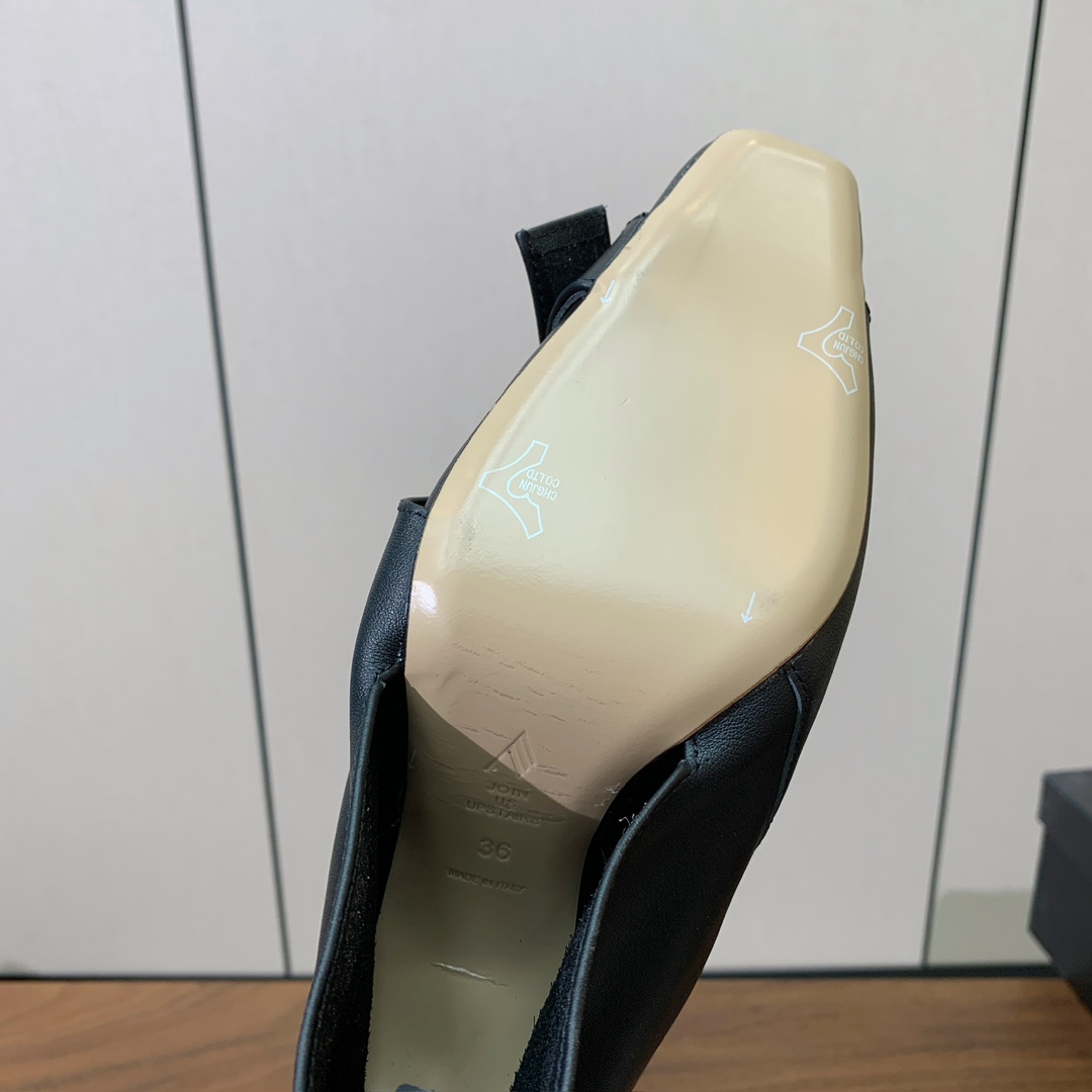 【The Attico】新品长靴。视觉盛宴、性感自由气质。面料牛皮，牛皮内里。真皮大底。跟高9.5cm码