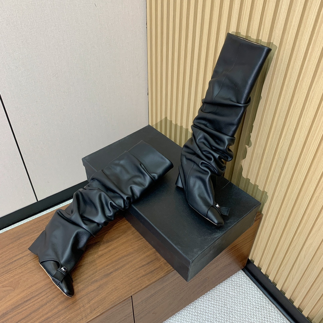 【The Attico】新品长靴。视觉盛宴、性感自由气质。面料牛皮，牛皮内里。真皮大底。跟高9.5cm码