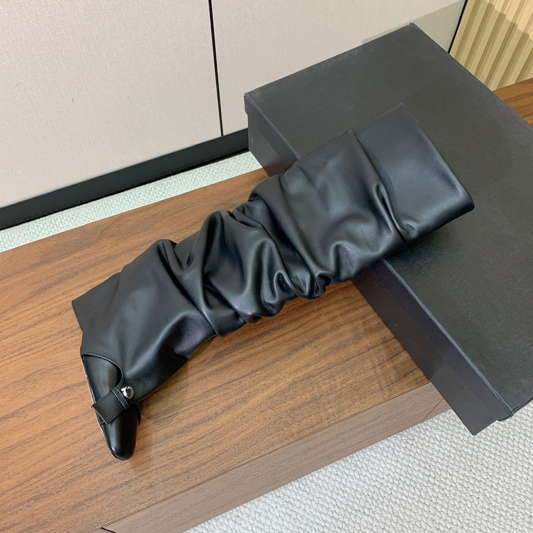 【The Attico】新品长靴。视觉盛宴、性感自由气质。面料牛皮，牛皮内里。真皮大底。跟高9.5cm码