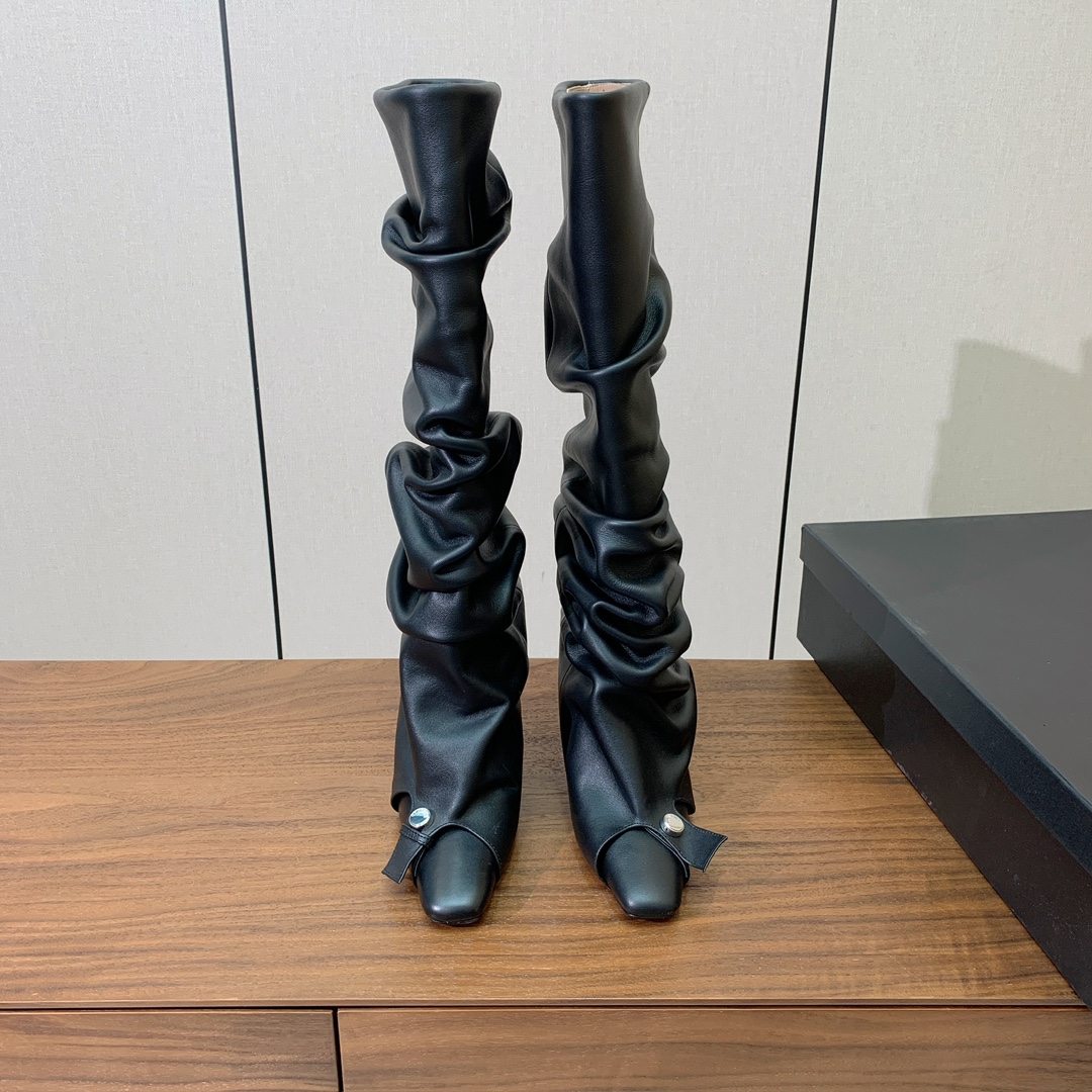 【The Attico】新品长靴。视觉盛宴、性感自由气质。面料牛皮，牛皮内里。真皮大底。跟高9.5cm码