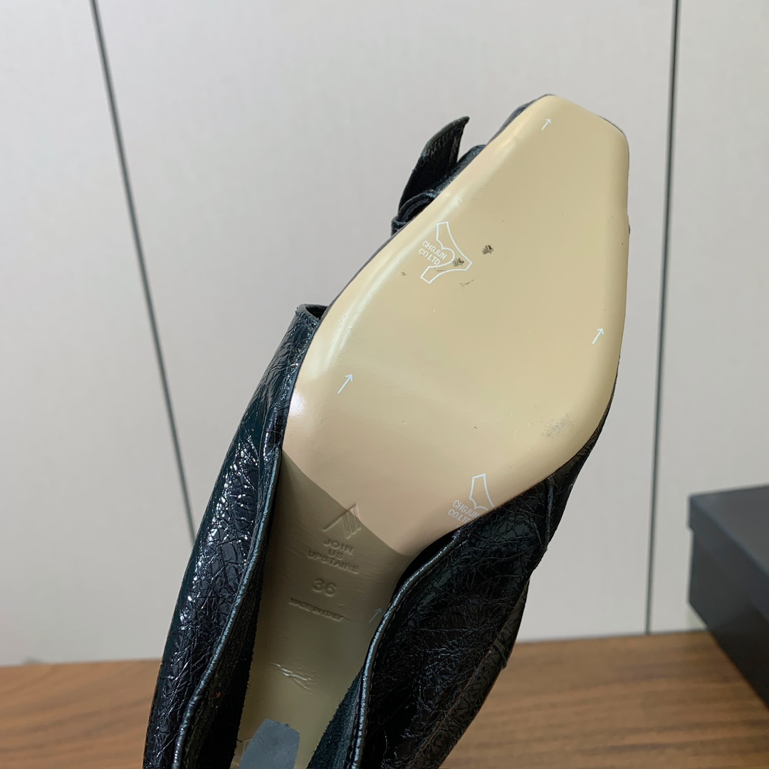 【The Attico】新品长靴。视觉盛宴、性感自由气质。面料牛皮，牛皮内里。真皮大底。跟高9.5cm码