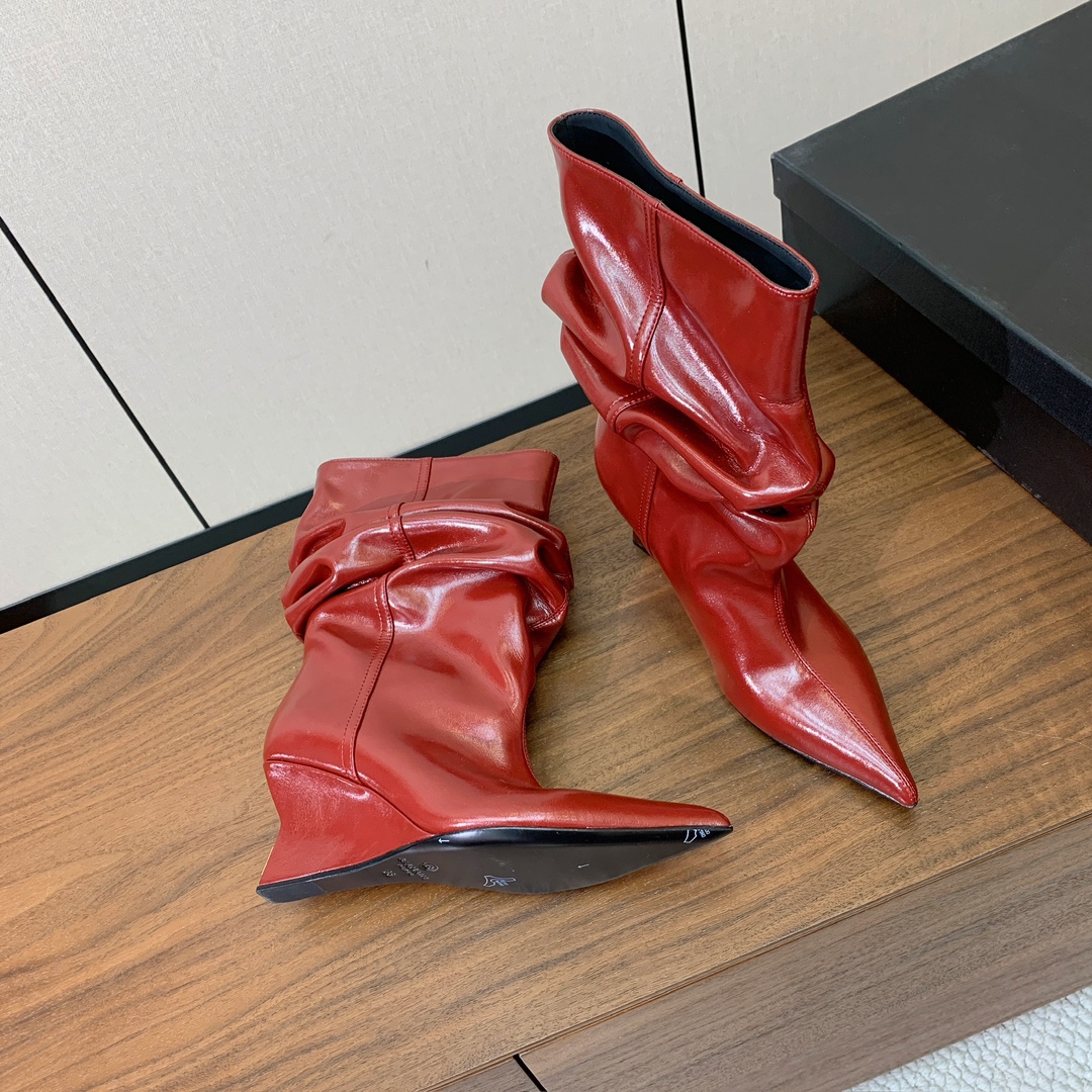 【Bal*ain】防水台堆堆短靴。愈发別致出众，无敌气场、无敌好看。材质：进口牛皮、牛皮内里及垫脚。意大