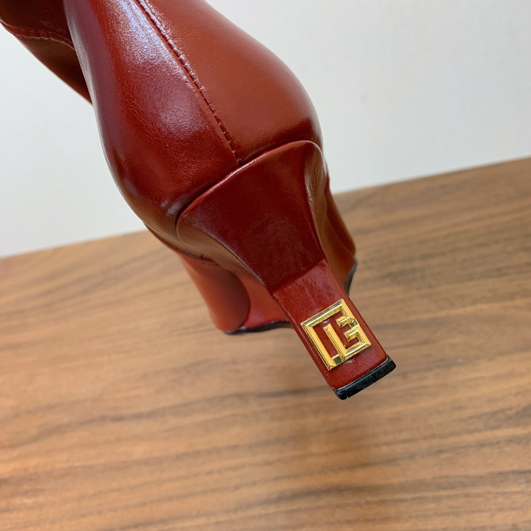 【Bal*ain】防水台堆堆短靴。愈发別致出众，无敌气场、无敌好看。材质：进口牛皮、牛皮内里及垫脚。意大