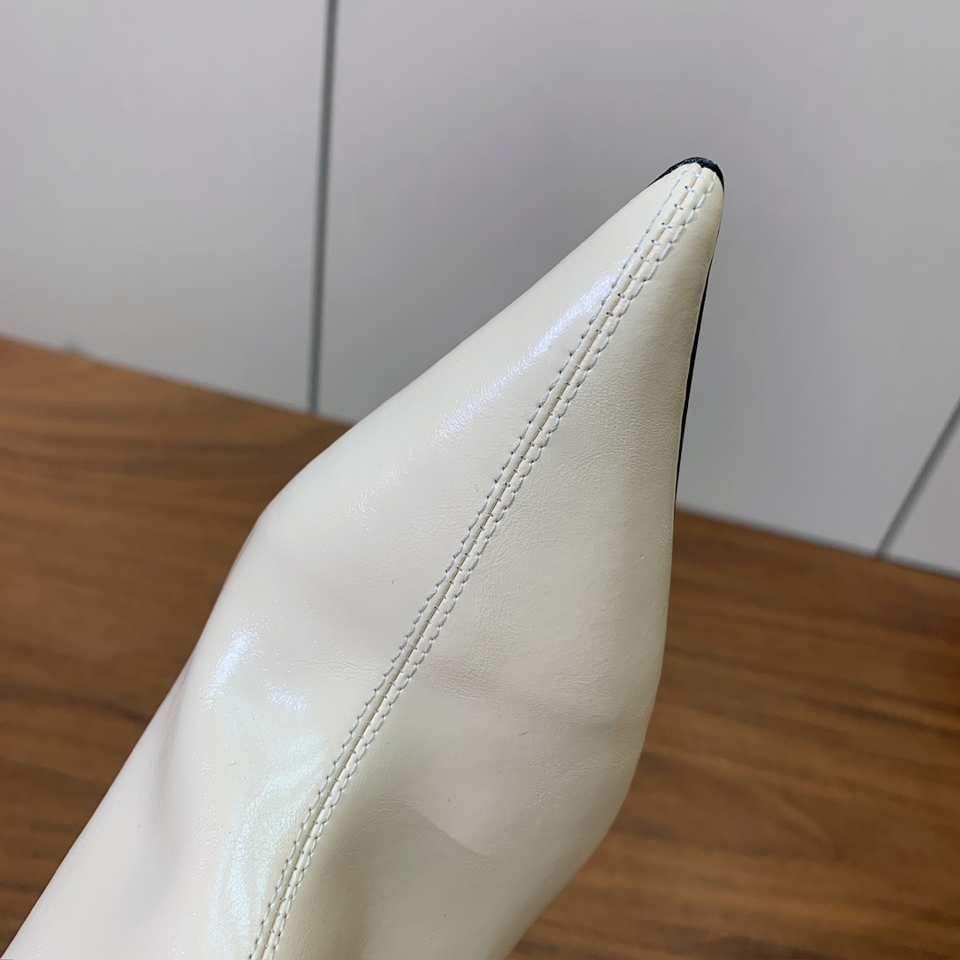 【Bal*ain】防水台堆堆短靴。愈发別致出众，无敌气场、无敌好看。材质：进口牛皮、牛皮内里及垫脚。意大