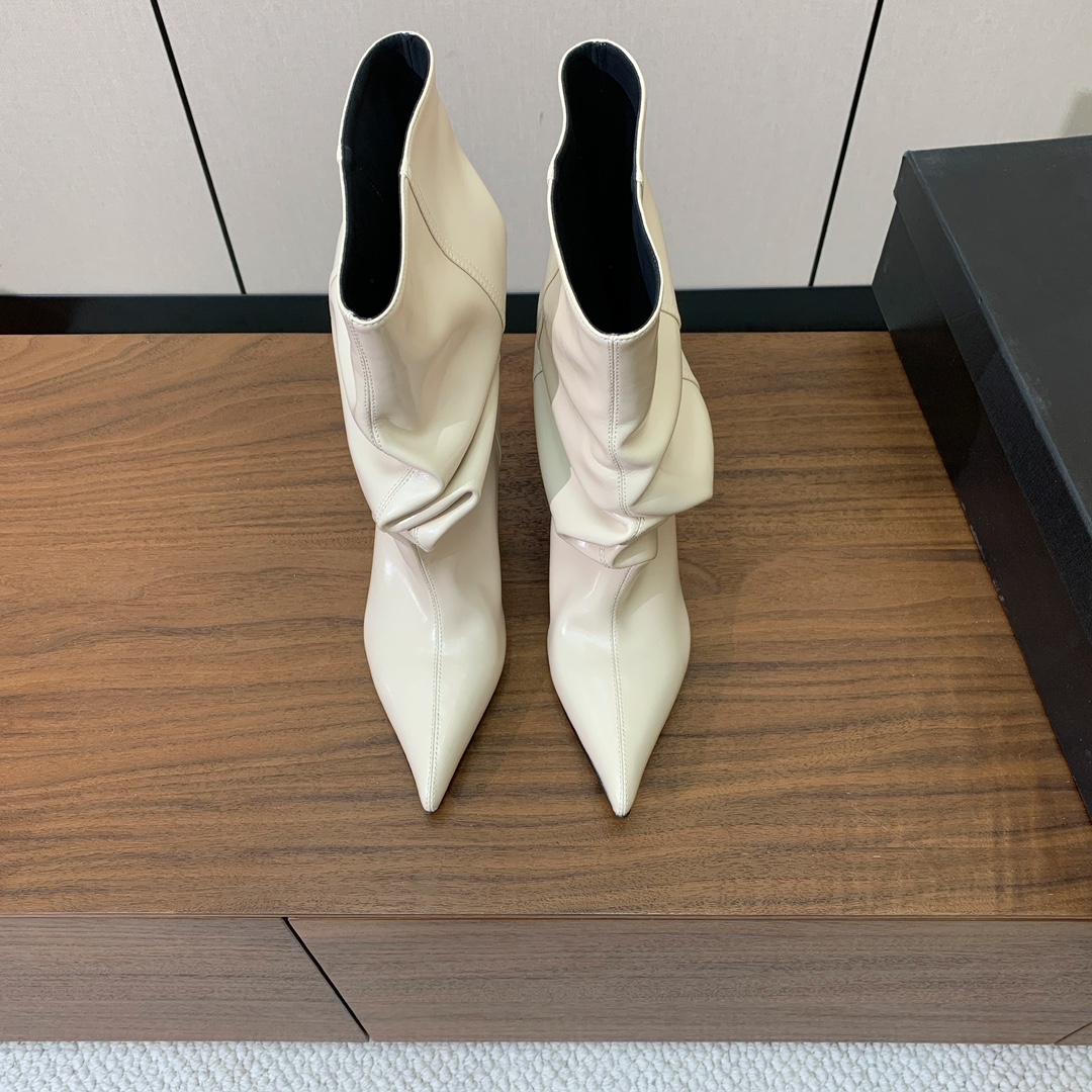 【Bal*ain】防水台堆堆短靴。愈发別致出众，无敌气场、无敌好看。材质：进口牛皮、牛皮内里及垫脚。意大