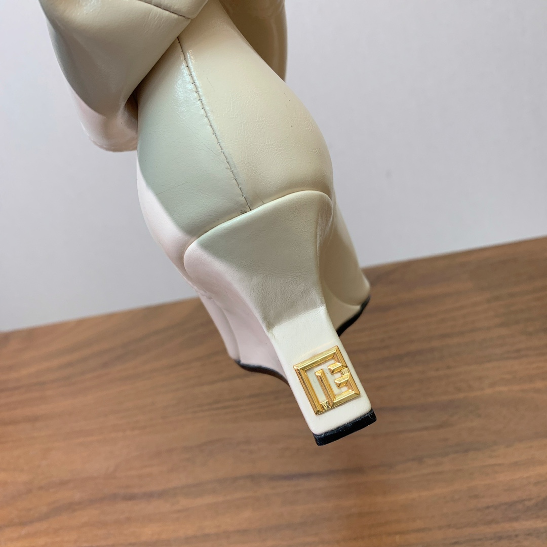 【Bal*ain】防水台堆堆短靴。愈发別致出众，无敌气场、无敌好看。材质：进口牛皮、牛皮内里及垫脚。意大