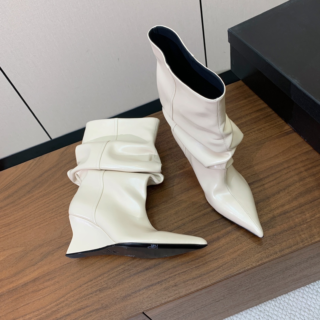 【Bal*ain】防水台堆堆短靴。愈发別致出众，无敌气场、无敌好看。材质：进口牛皮、牛皮内里及垫脚。意大