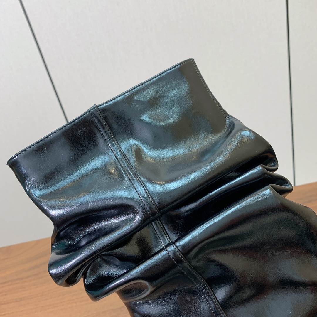 【Bal*ain】防水台堆堆短靴。愈发別致出众，无敌气场、无敌好看。材质：进口牛皮、牛皮内里及垫脚。意大