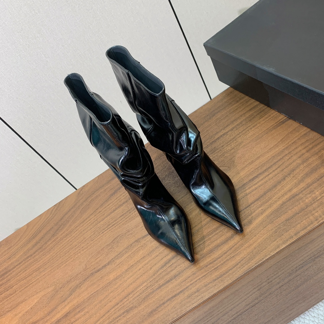 【Bal*ain】防水台堆堆短靴。愈发別致出众，无敌气场、无敌好看。材质：进口牛皮、牛皮内里及垫脚。意大