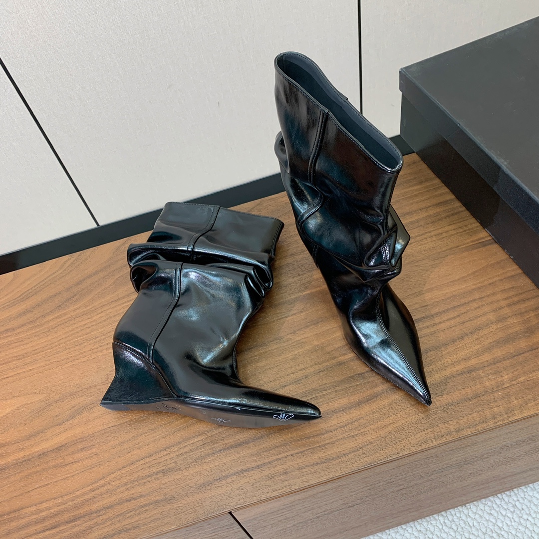 【Bal*ain】防水台堆堆短靴。愈发別致出众，无敌气场、无敌好看。材质：进口牛皮、牛皮内里及垫脚。意大