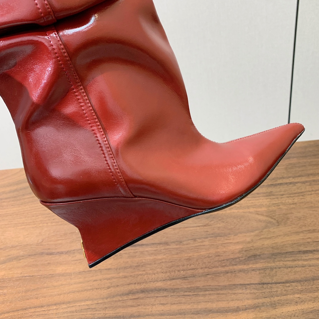 【Bal*ain】防水台堆堆长靴。愈发別致出众，无敌气场、无敌好看。材质：进口牛皮、牛皮内里及垫脚。意大