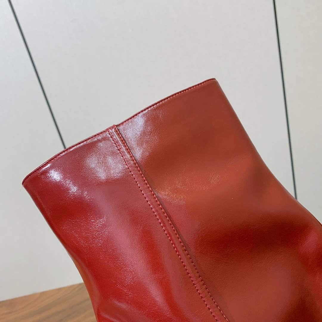 【Bal*ain】防水台堆堆长靴。愈发別致出众，无敌气场、无敌好看。材质：进口牛皮、牛皮内里及垫脚。意大