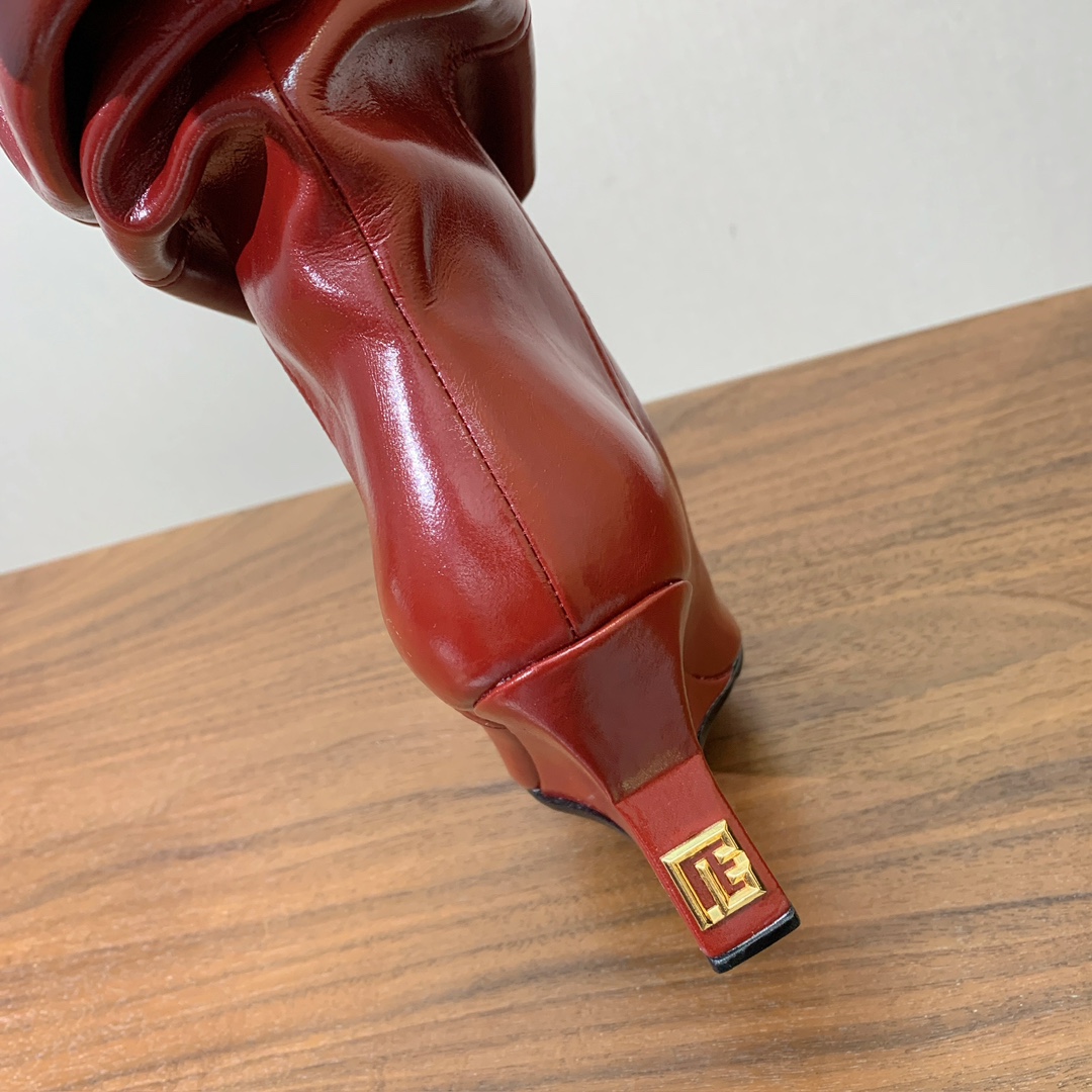 【Bal*ain】防水台堆堆长靴。愈发別致出众，无敌气场、无敌好看。材质：进口牛皮、牛皮内里及垫脚。意大