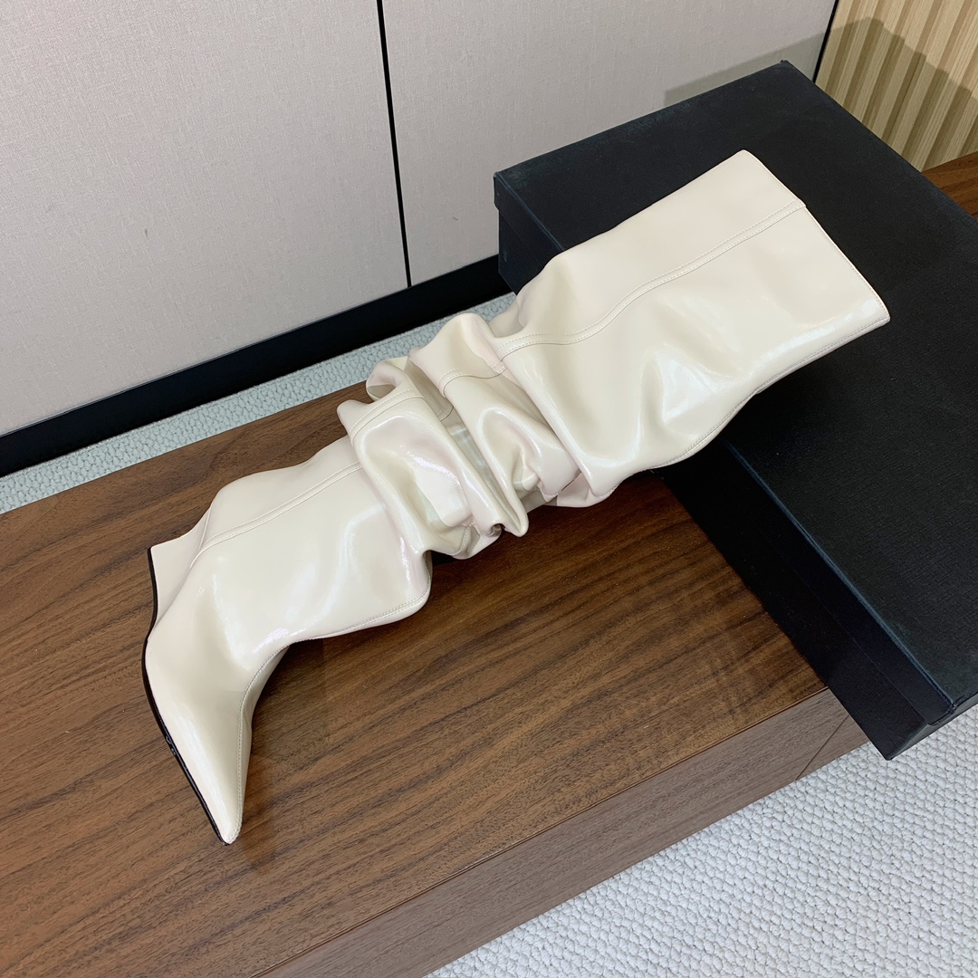 【Bal*ain】防水台堆堆长靴。愈发別致出众，无敌气场、无敌好看。材质：进口牛皮、牛皮内里及垫脚。意大