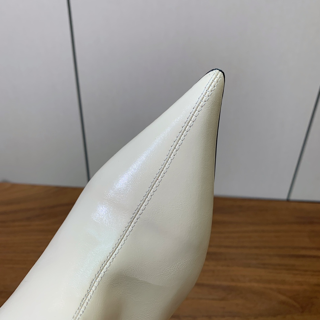 【Bal*ain】防水台堆堆长靴。愈发別致出众，无敌气场、无敌好看。材质：进口牛皮、牛皮内里及垫脚。意大