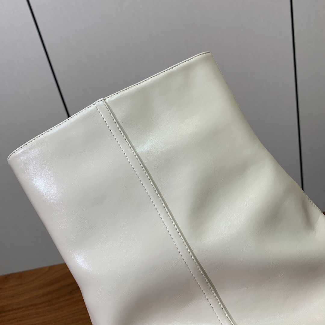 【Bal*ain】防水台堆堆长靴。愈发別致出众，无敌气场、无敌好看。材质：进口牛皮、牛皮内里及垫脚。意大