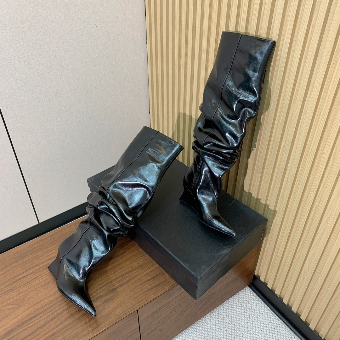 【Bal*ain】防水台堆堆长靴。愈发別致出众，无敌气场、无敌好看。材质：进口牛皮、牛皮内里及垫脚。意大