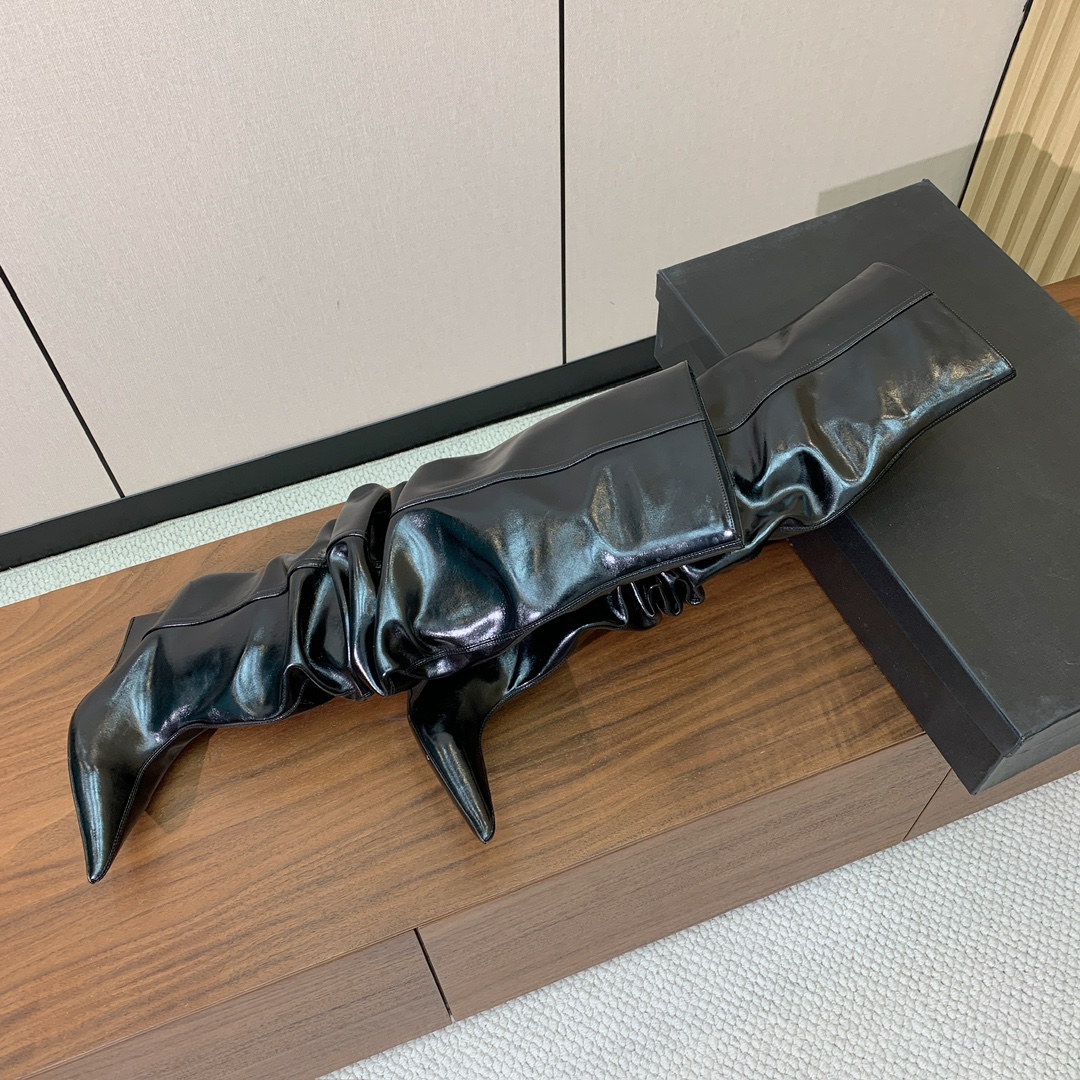 【Bal*ain】防水台堆堆长靴。愈发別致出众，无敌气场、无敌好看。材质：进口牛皮、牛皮内里及垫脚。意大