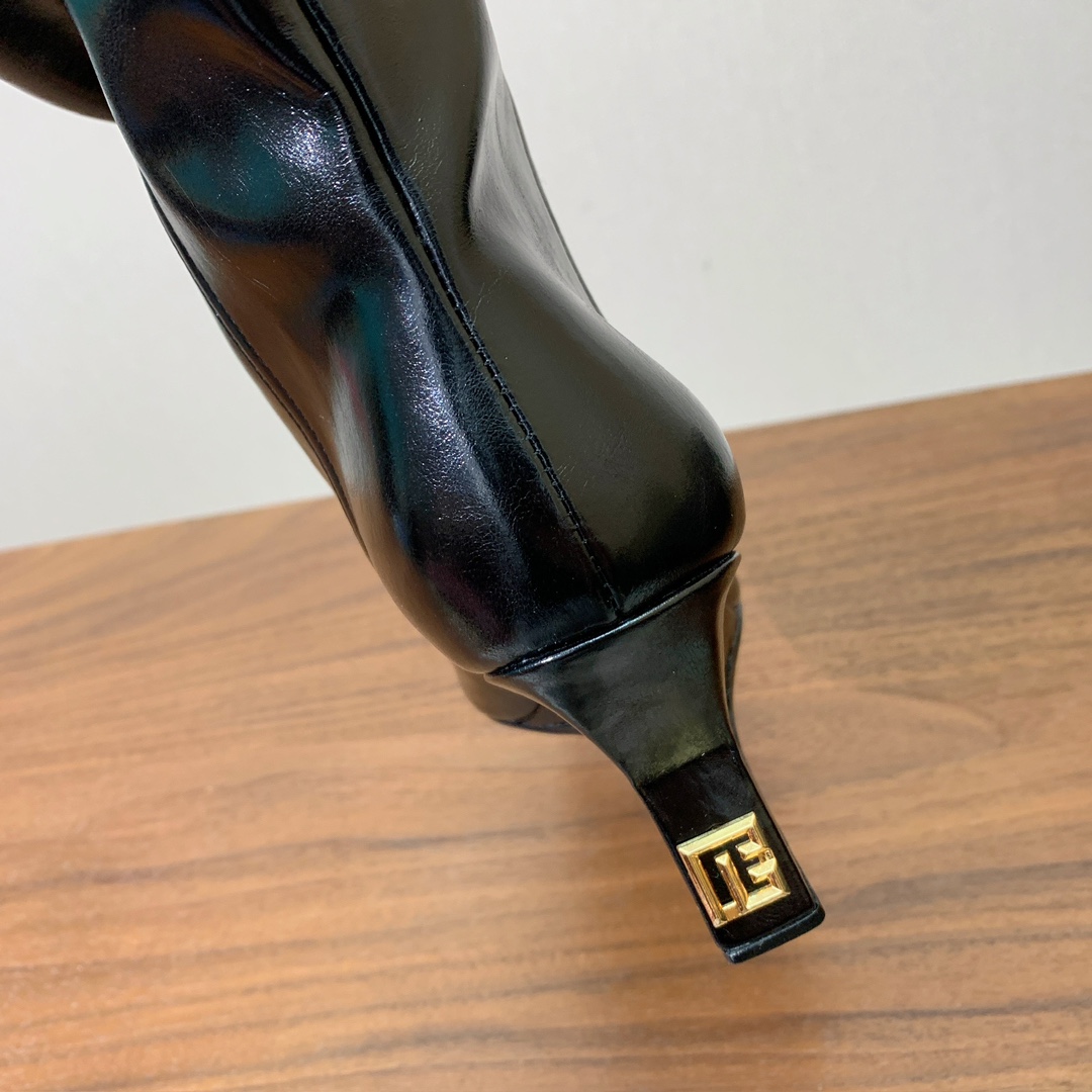 【Bal*ain】防水台堆堆长靴。愈发別致出众，无敌气场、无敌好看。材质：进口牛皮、牛皮内里及垫脚。意大