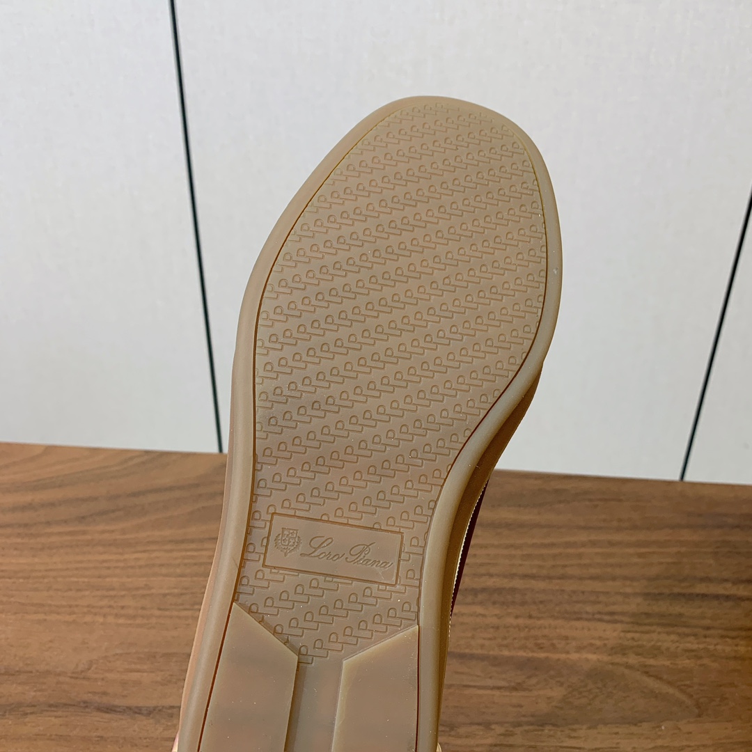 【Loro Piana】皮面德训鞋。简约时尚，鞋面采用牛皮➕牛反绒，羊皮内里及垫脚。进口耐磨橡胶成型底。