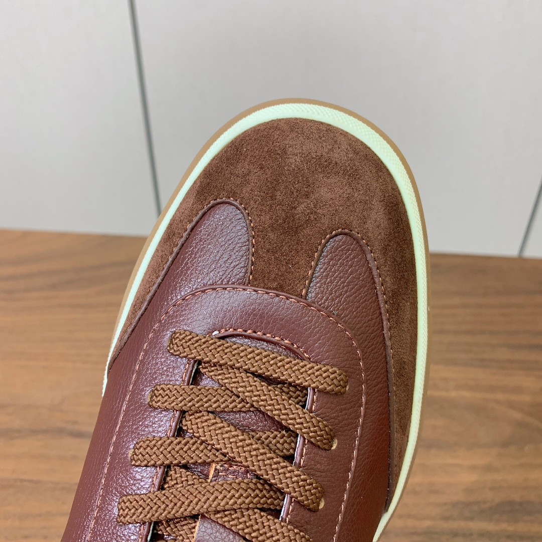 【Loro Piana】皮面德训鞋。简约时尚，鞋面采用牛皮➕牛反绒，羊皮内里及垫脚。进口耐磨橡胶成型底。