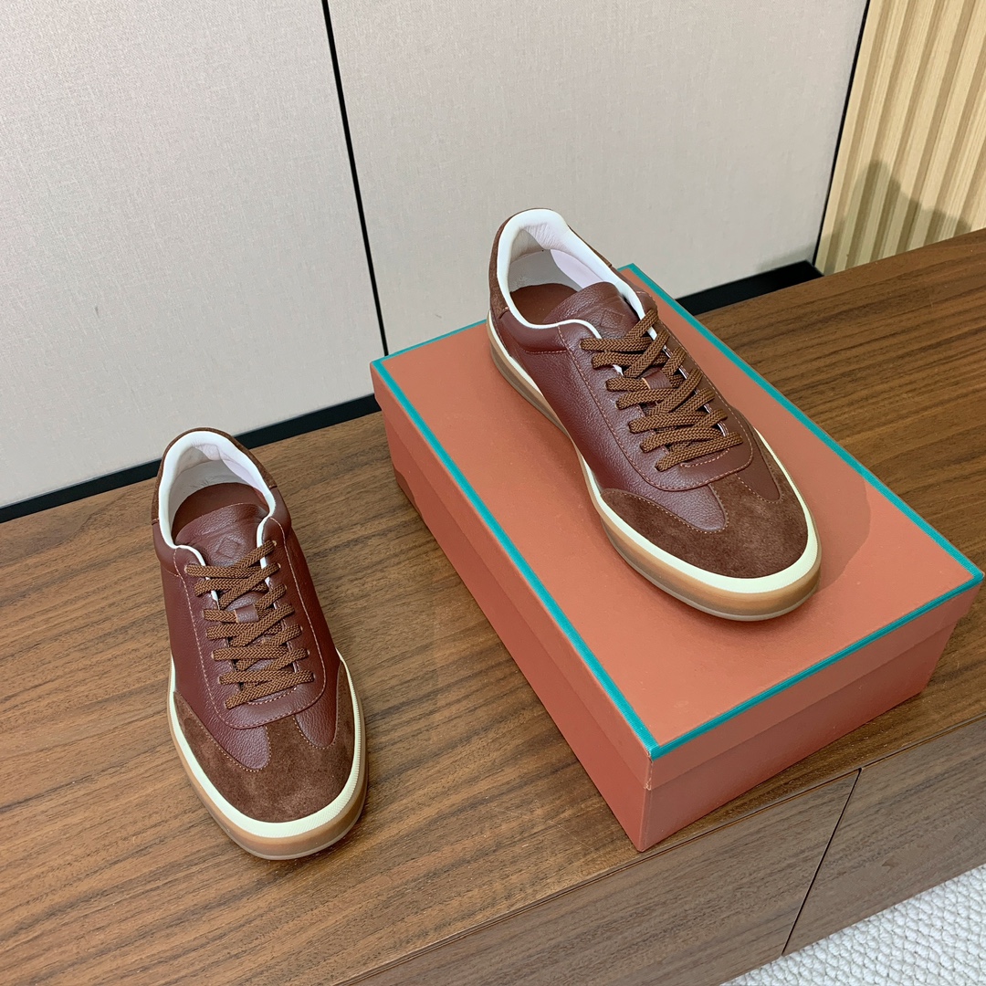 【Loro Piana】皮面德训鞋。简约时尚，鞋面采用牛皮➕牛反绒，羊皮内里及垫脚。进口耐磨橡胶成型底。