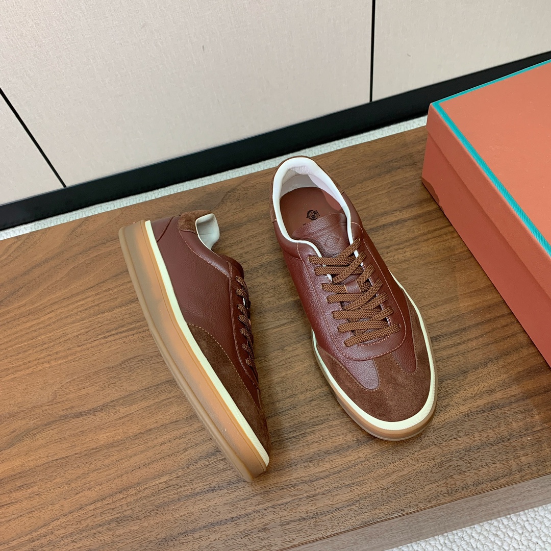 【Loro Piana】皮面德训鞋。简约时尚，鞋面采用牛皮➕牛反绒，羊皮内里及垫脚。进口耐磨橡胶成型底。