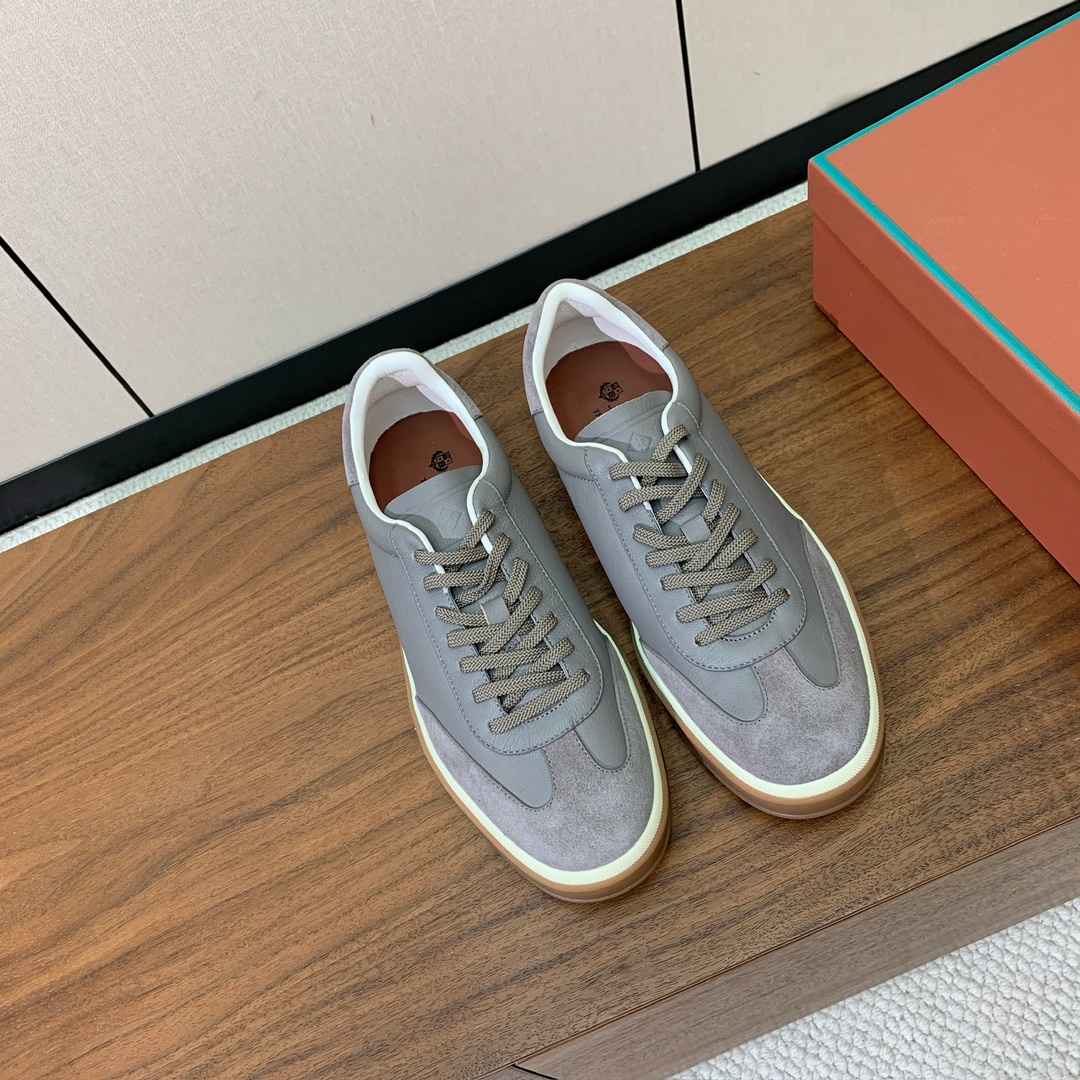 【Loro Piana】皮面德训鞋。简约时尚，鞋面采用牛皮➕牛反绒，羊皮内里及垫脚。进口耐磨橡胶成型底。