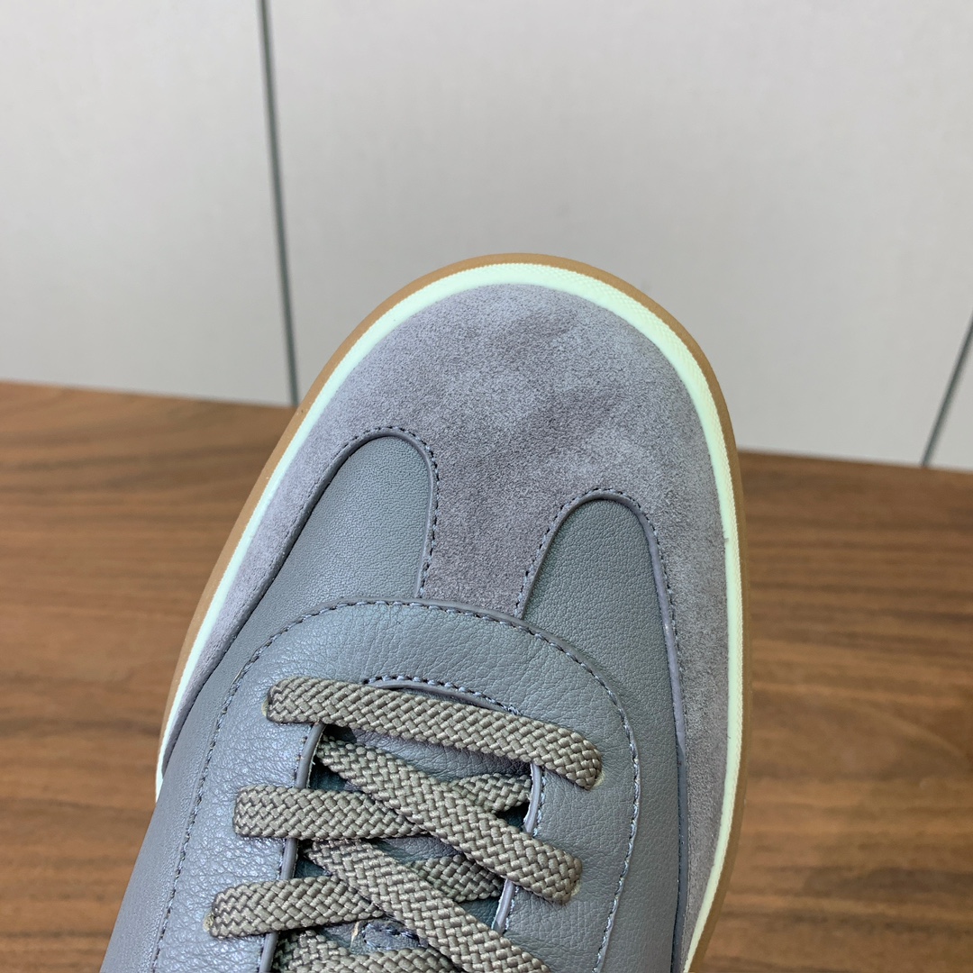 【Loro Piana】皮面德训鞋。简约时尚，鞋面采用牛皮➕牛反绒，羊皮内里及垫脚。进口耐磨橡胶成型底。