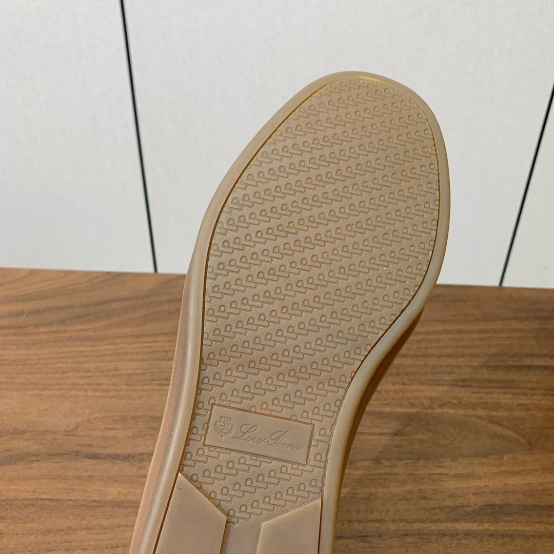 【Loro Piana】皮面德训鞋。简约时尚，鞋面采用牛皮➕牛反绒，羊皮内里及垫脚。进口耐磨橡胶成型底。