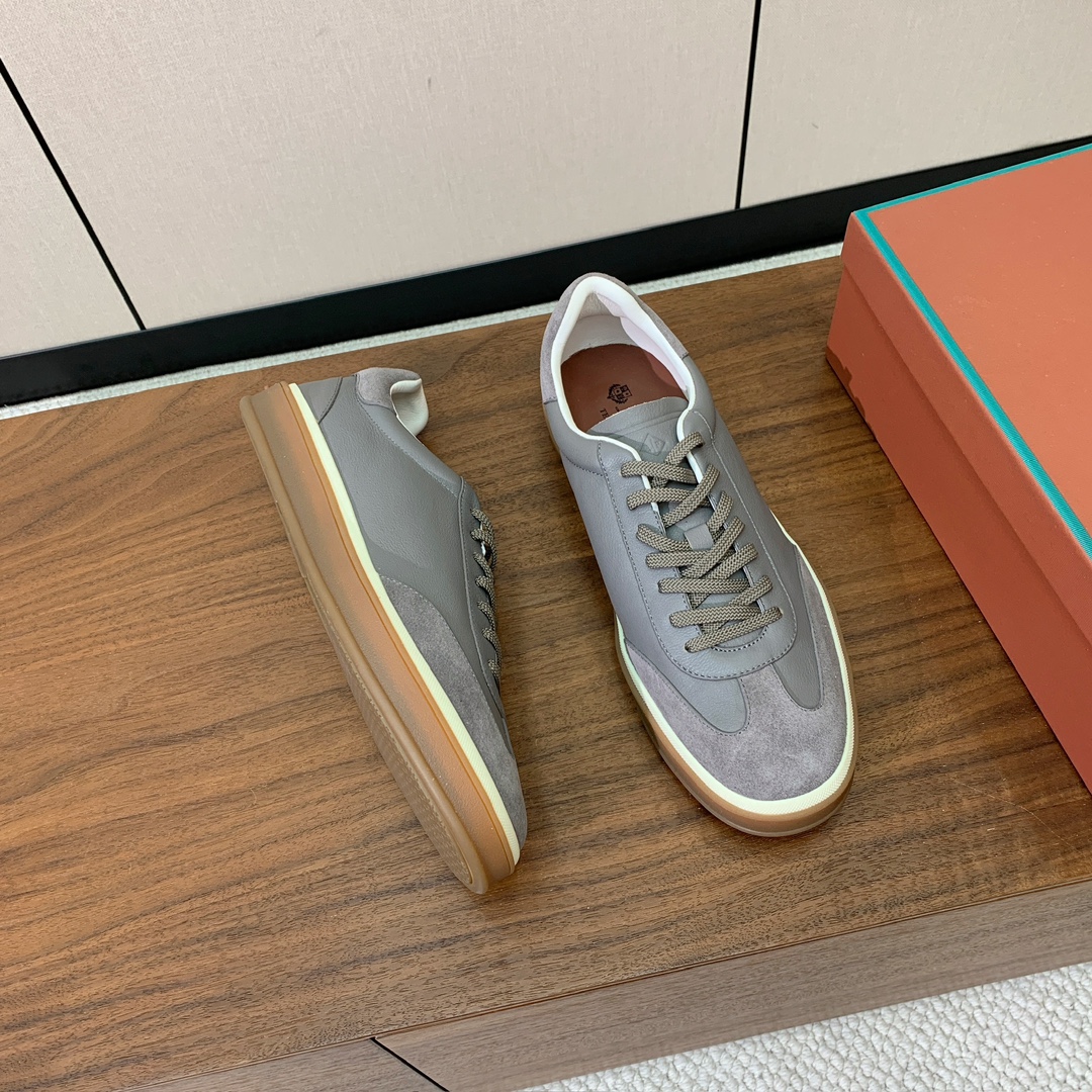 【Loro Piana】皮面德训鞋。简约时尚，鞋面采用牛皮➕牛反绒，羊皮内里及垫脚。进口耐磨橡胶成型底。