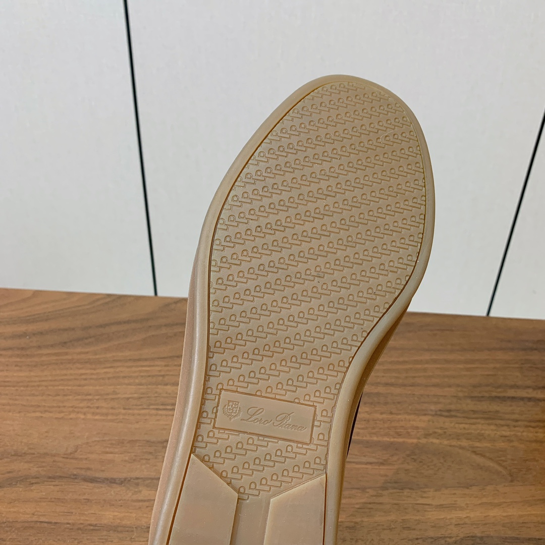 【Loro Piana】皮面德训鞋。简约时尚，鞋面采用牛皮➕牛反绒，羊皮内里及垫脚。进口耐磨橡胶成型底。