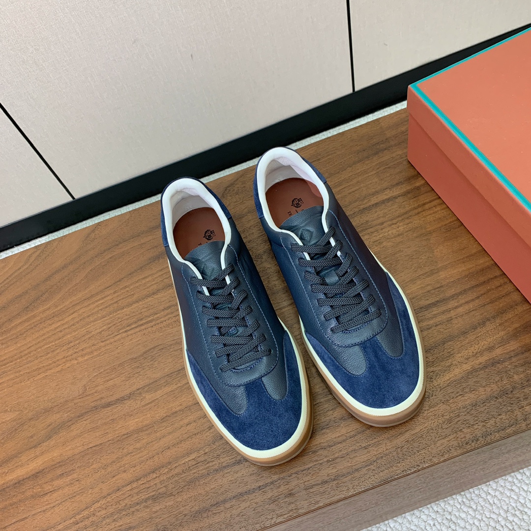 【Loro Piana】皮面德训鞋。简约时尚，鞋面采用牛皮➕牛反绒，羊皮内里及垫脚。进口耐磨橡胶成型底。