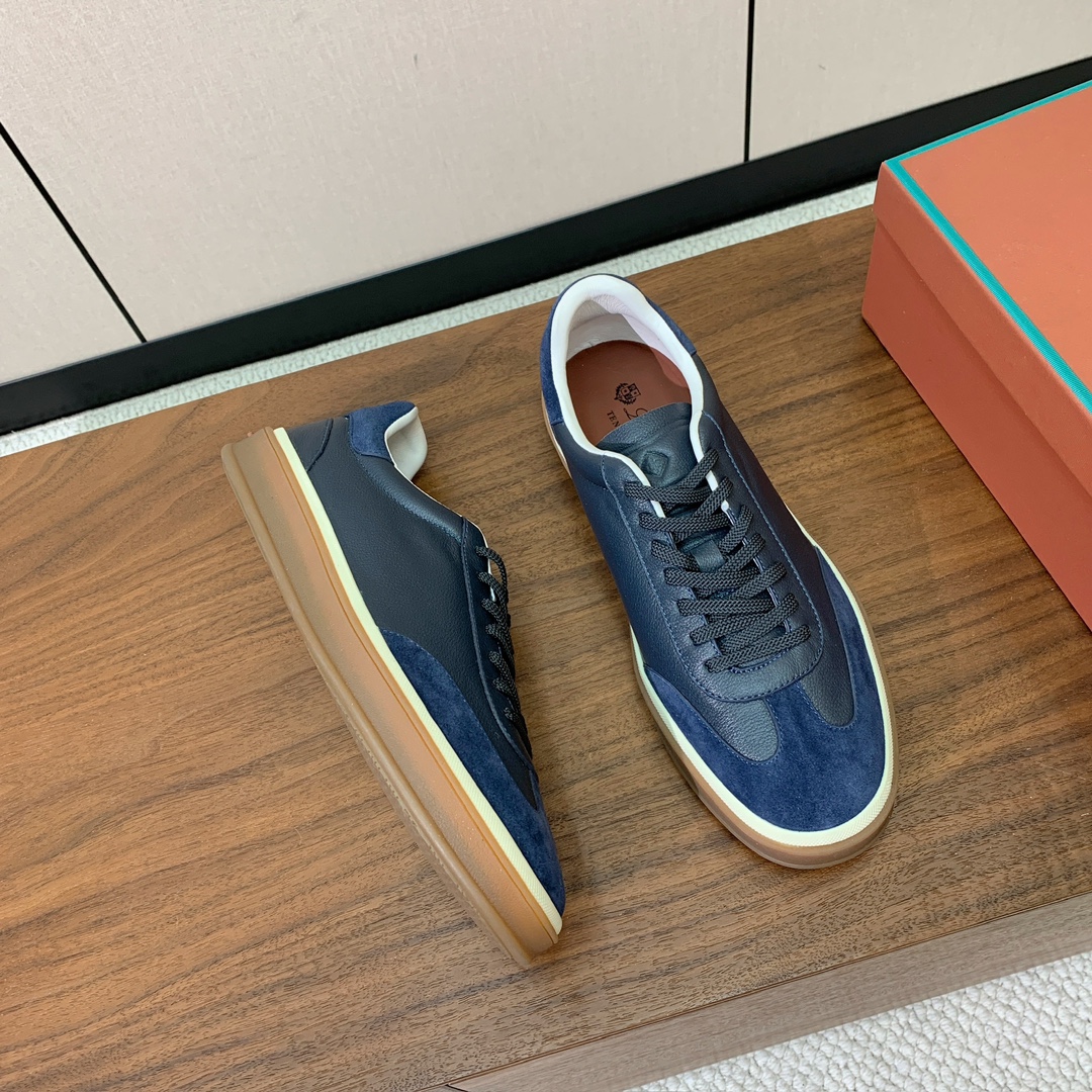 【Loro Piana】皮面德训鞋。简约时尚，鞋面采用牛皮➕牛反绒，羊皮内里及垫脚。进口耐磨橡胶成型底。