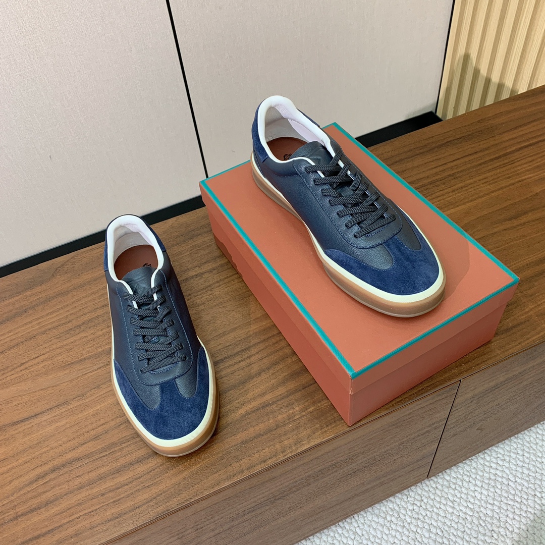 【Loro Piana】皮面德训鞋。简约时尚，鞋面采用牛皮➕牛反绒，羊皮内里及垫脚。进口耐磨橡胶成型底。