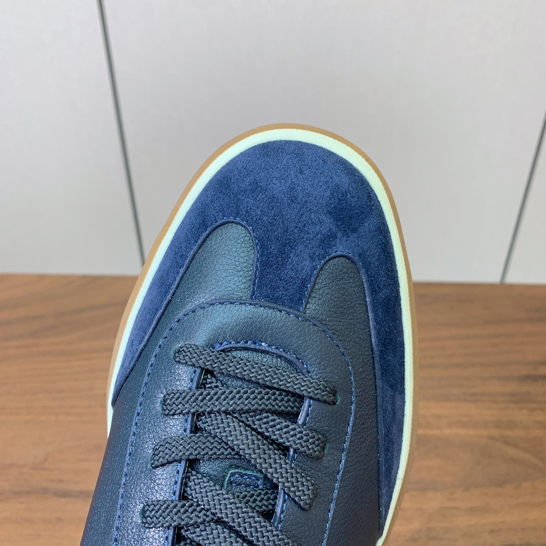 【Loro Piana】皮面德训鞋。简约时尚，鞋面采用牛皮➕牛反绒，羊皮内里及垫脚。进口耐磨橡胶成型底。