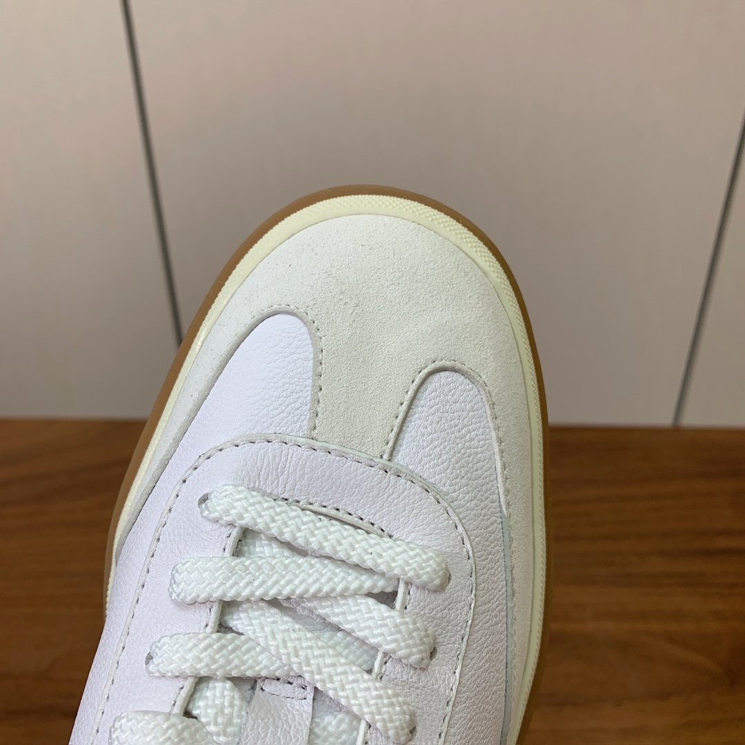 【Loro Piana】皮面德训鞋。简约时尚，鞋面采用牛皮➕牛反绒，羊皮内里及垫脚。进口耐磨橡胶成型底。