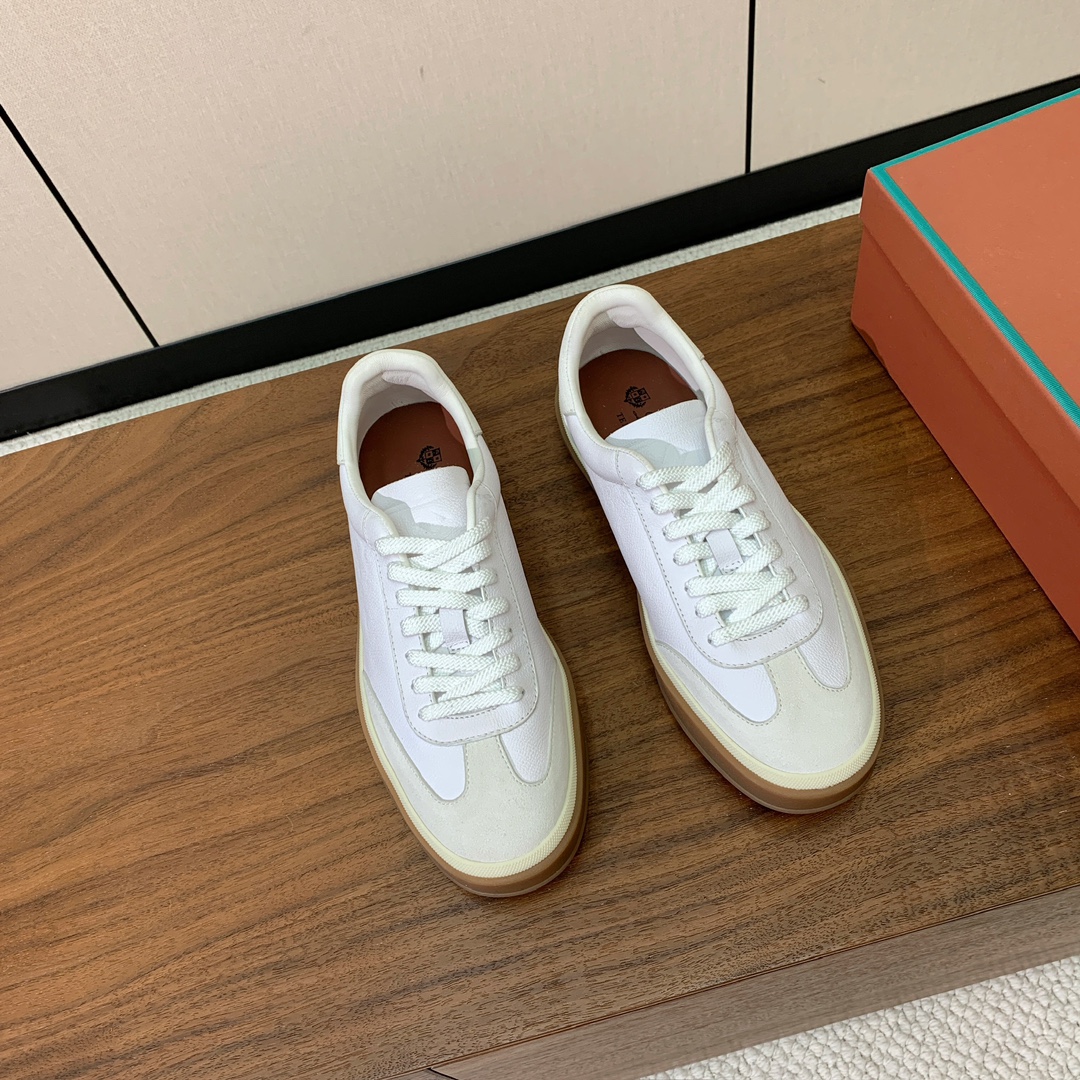 【Loro Piana】皮面德训鞋。简约时尚，鞋面采用牛皮➕牛反绒，羊皮内里及垫脚。进口耐磨橡胶成型底。