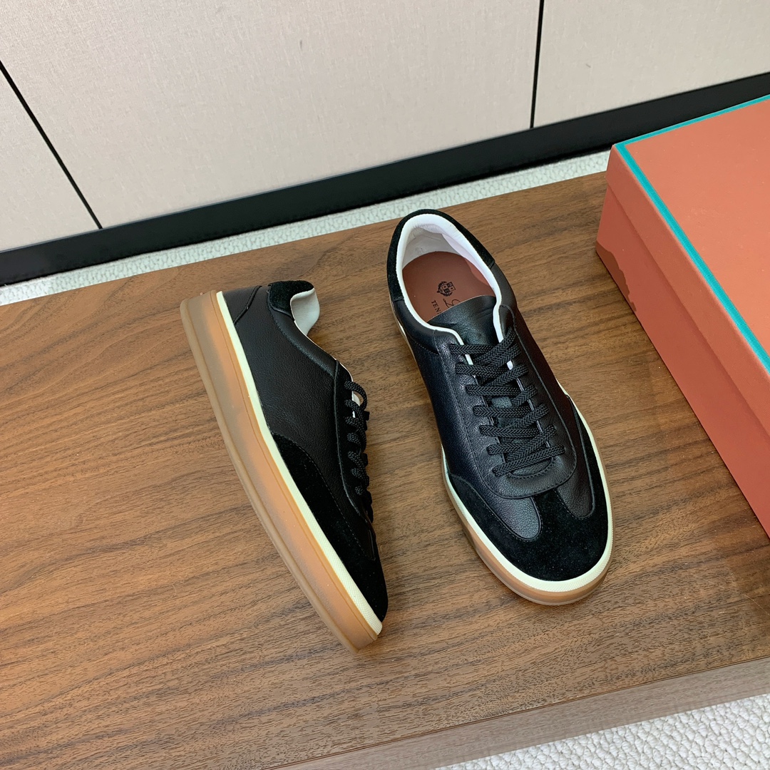 【Loro Piana】皮面德训鞋。简约时尚，鞋面采用牛皮➕牛反绒，羊皮内里及垫脚。进口耐磨橡胶成型底。