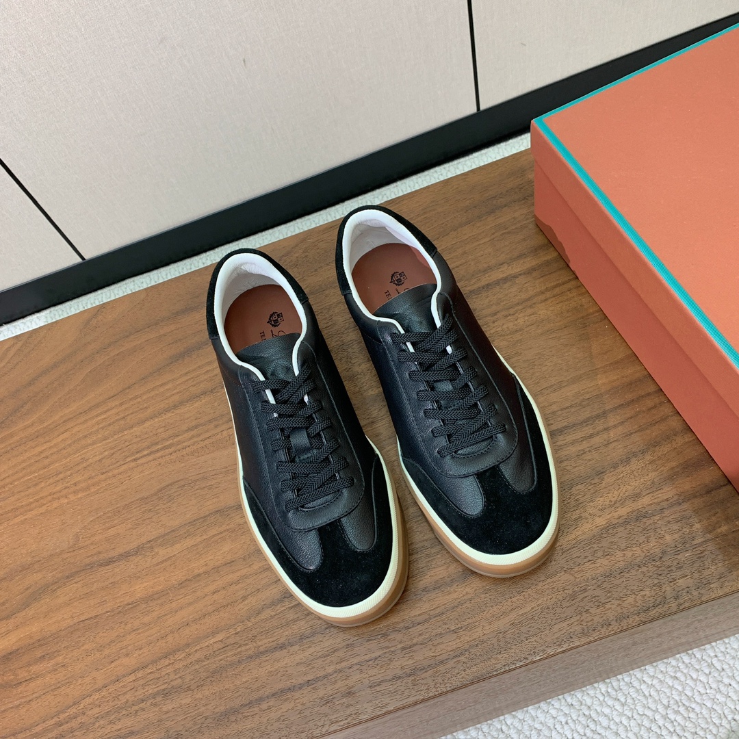 【Loro Piana】皮面德训鞋。简约时尚，鞋面采用牛皮➕牛反绒，羊皮内里及垫脚。进口耐磨橡胶成型底。