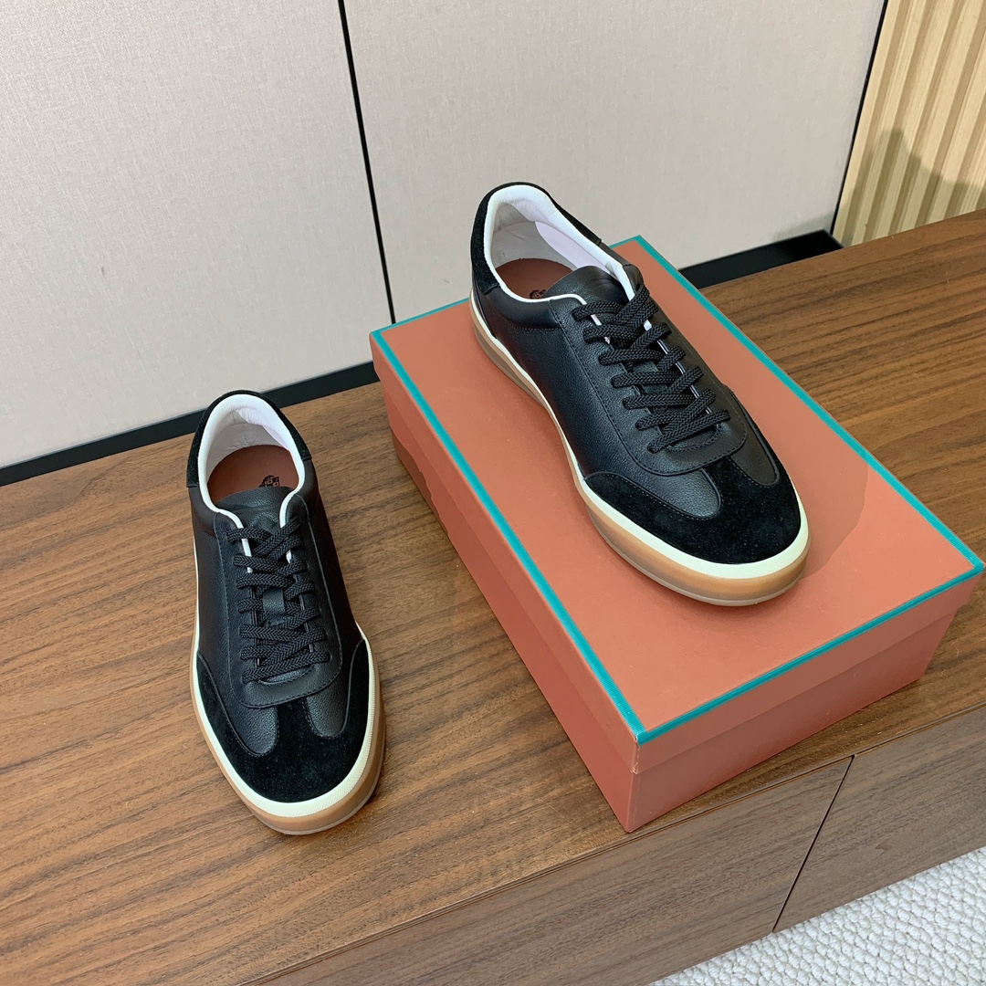 【Loro Piana】皮面德训鞋。简约时尚，鞋面采用牛皮➕牛反绒，羊皮内里及垫脚。进口耐磨橡胶成型底。