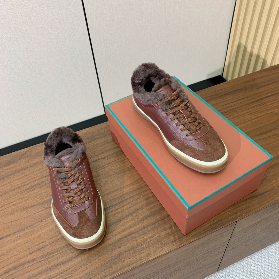 【Loro Piana】情侣款毛里德训鞋。简约时尚，鞋面采用牛皮➕牛反绒，羊毛内里。进口耐磨橡胶成型底。