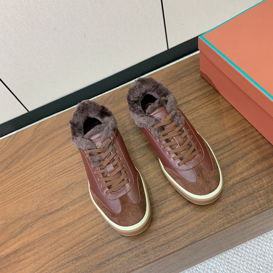 【Loro Piana】情侣款毛里德训鞋。简约时尚，鞋面采用牛皮➕牛反绒，羊毛内里。进口耐磨橡胶成型底。