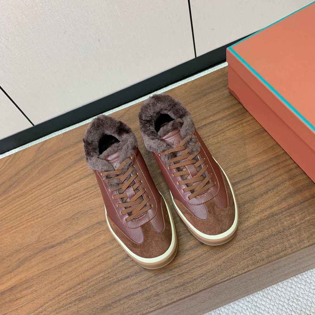 【Loro Piana】情侣款毛里德训鞋。简约时尚，鞋面采用牛皮➕牛反绒，羊毛内里。进口耐磨橡胶成型底。