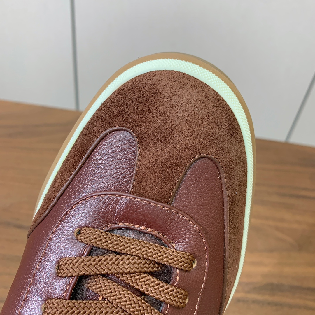 【Loro Piana】情侣款毛里德训鞋。简约时尚，鞋面采用牛皮➕牛反绒，羊毛内里。进口耐磨橡胶成型底。